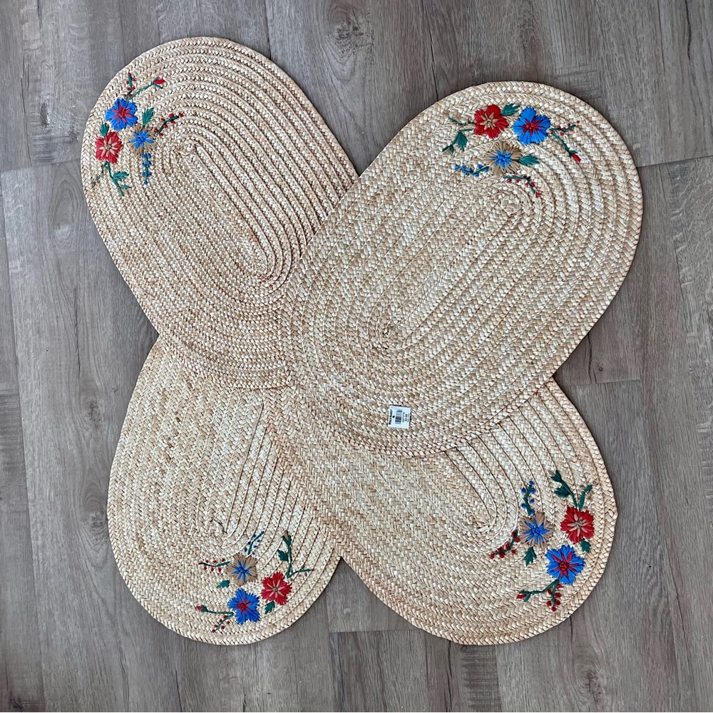 Vintage Set of 4‎ NWT Woven Embroidered Flowers Oval Placemats 13” x 19”